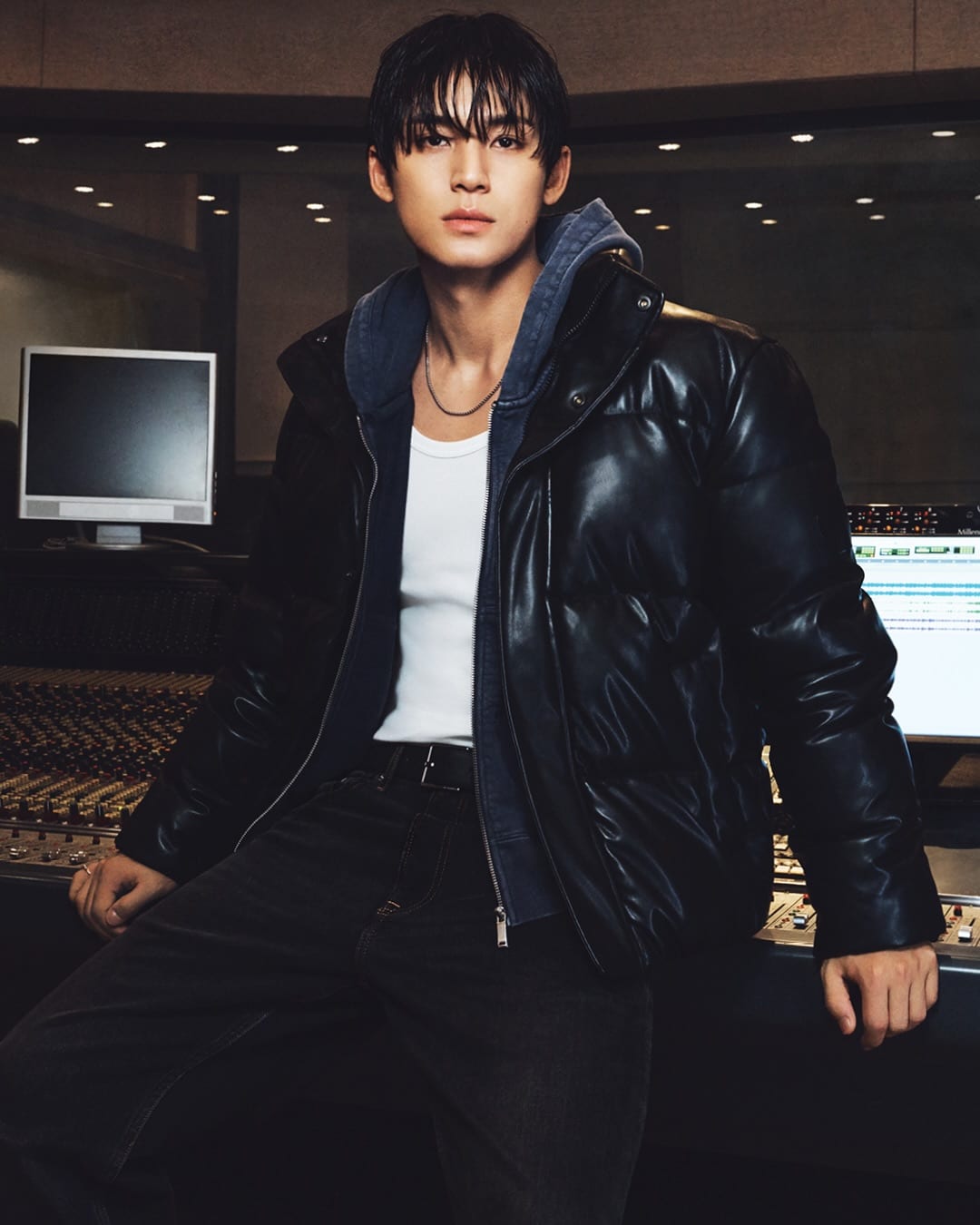캘빈클라인이 민규에게 맡긴 미니멀리즘 — mingyu, Look 10
