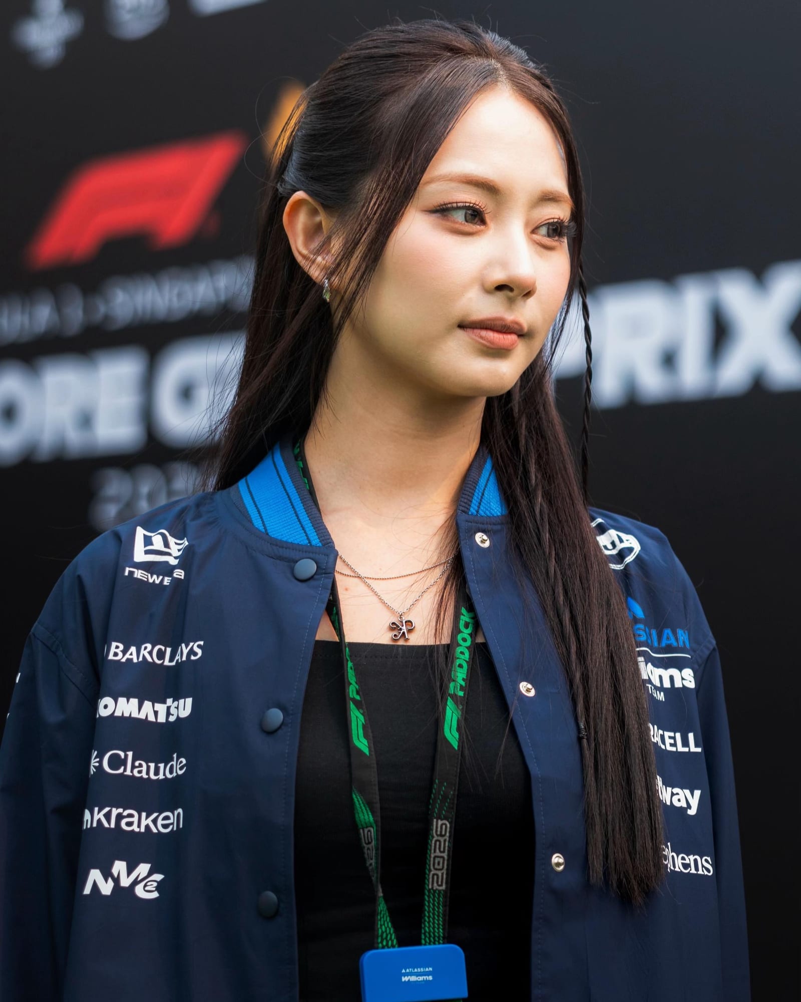 쯔위가 싱가포르 그랑프리 패독에 간 이유 — tzuyu, Look 3