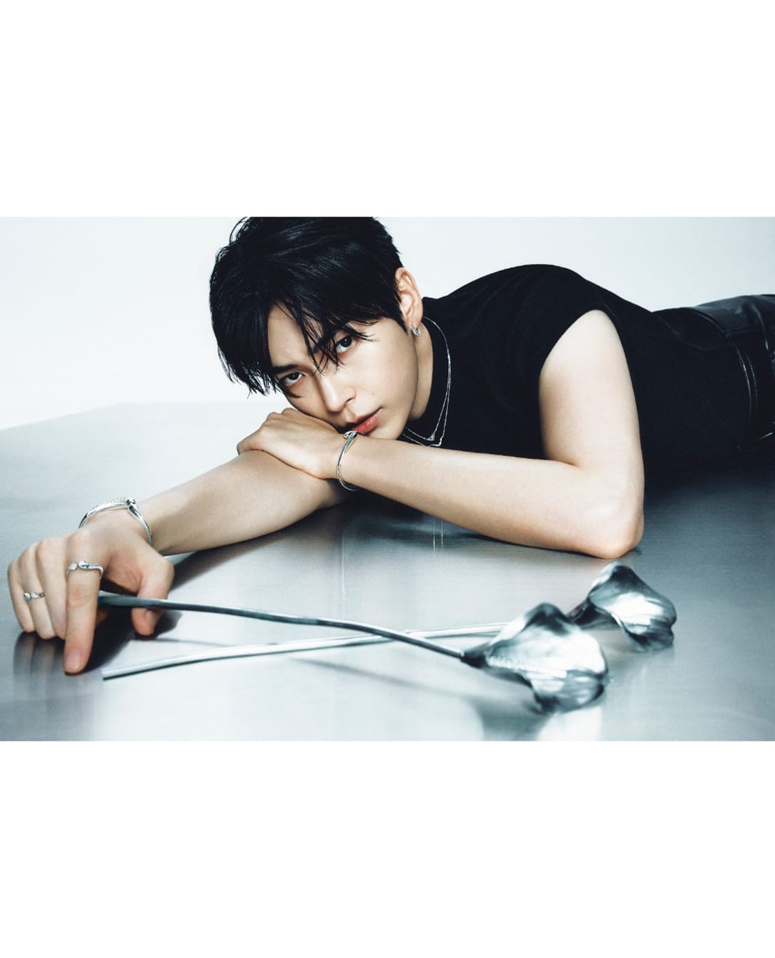 성한빈과 스와로브스키가 완성한 절제된 관능미 — sung hanbin, Look 4