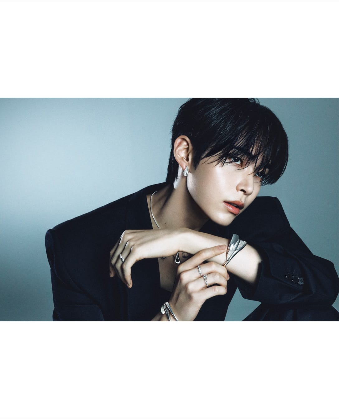 성한빈과 스와로브스키가 완성한 절제된 관능미 — sung hanbin, Look 7