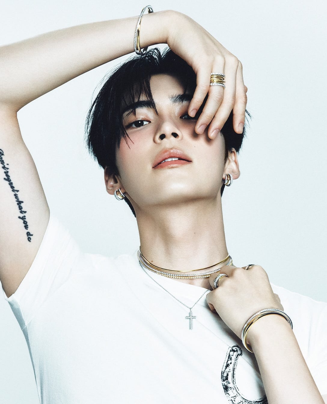 성한빈과 스와로브스키가 완성한 절제된 관능미 — sung hanbin, Look 9