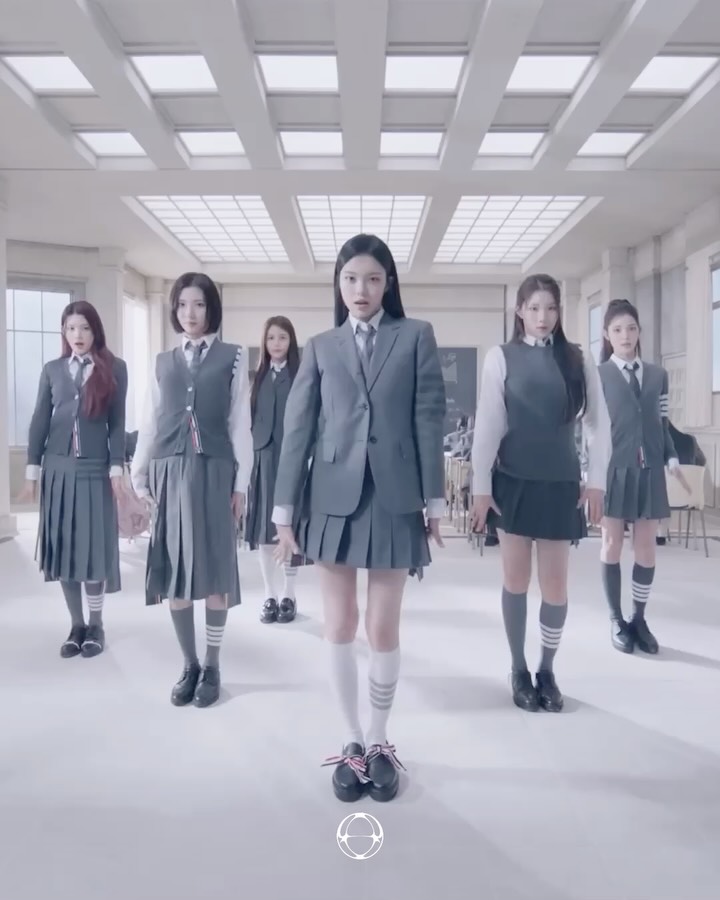 K-POP 교복 스타일링, 청춘을 말하는 가장 강력한 시각 언어 — Look 3