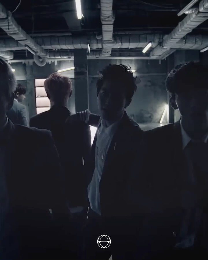 K-POP 교복 스타일링, 청춘을 말하는 가장 강력한 시각 언어 — Look 9