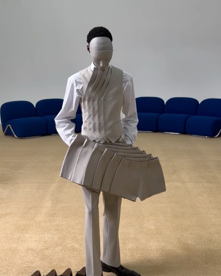 하나의 몸, 다섯 개의 얼굴 - 샌더 주가 제안하는 확장된 신체 — Look 10