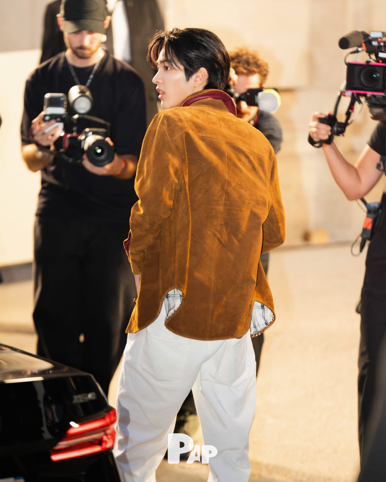 샤넬이 부르면 건호는 파리로 간다 — keonho, Look 8