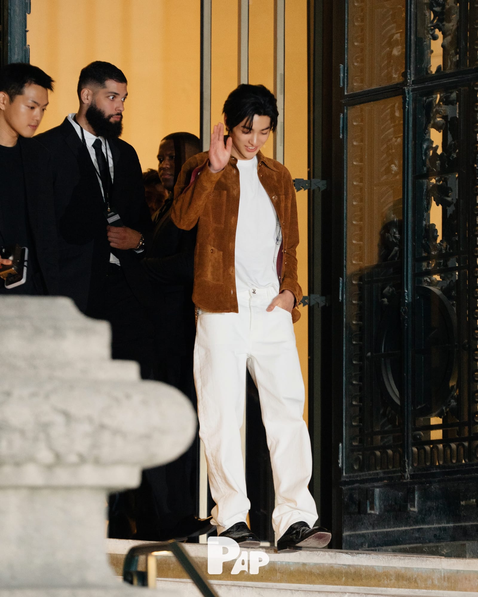 샤넬이 부르면 건호는 파리로 간다 — keonho, Look 10