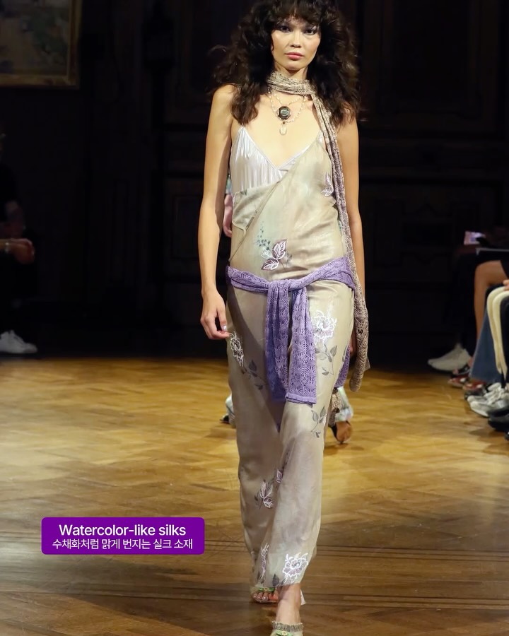 한 편의 동화를 써낸 안나 수이 SS27 — anna sui, Look 5