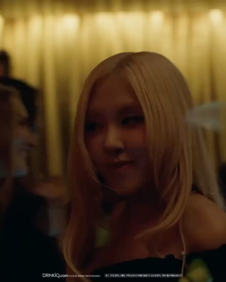 로제와 조니워커가 만났다 — rosé, Look 2