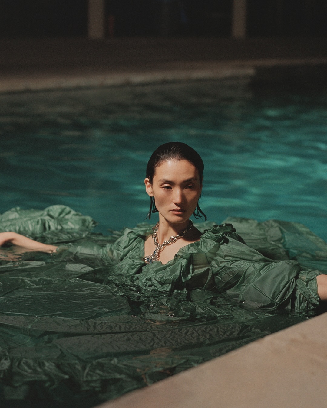 생 로랑, 블랙을 벗고 탠저린 오렌지를 입다 — Look 6