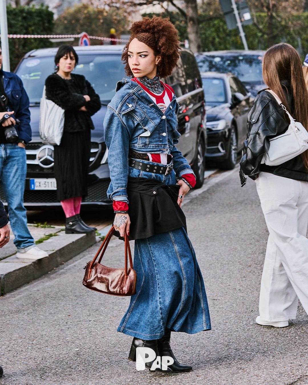디젤 쇼장 앞, 밀라노의 스트릿 스타일 — Look 2