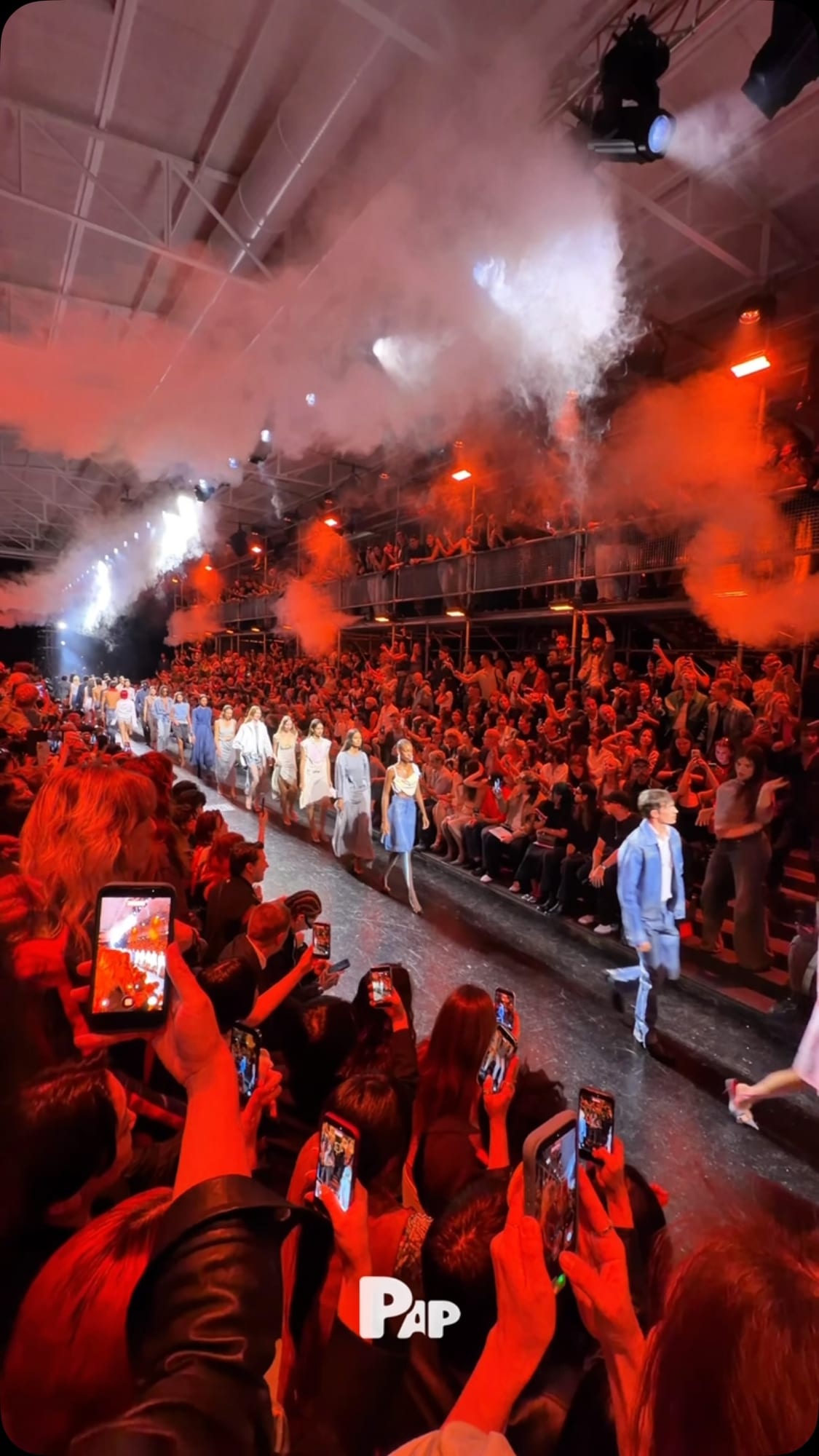 El último desfile de Glenn Martens se convirtió en fiesta — Cover