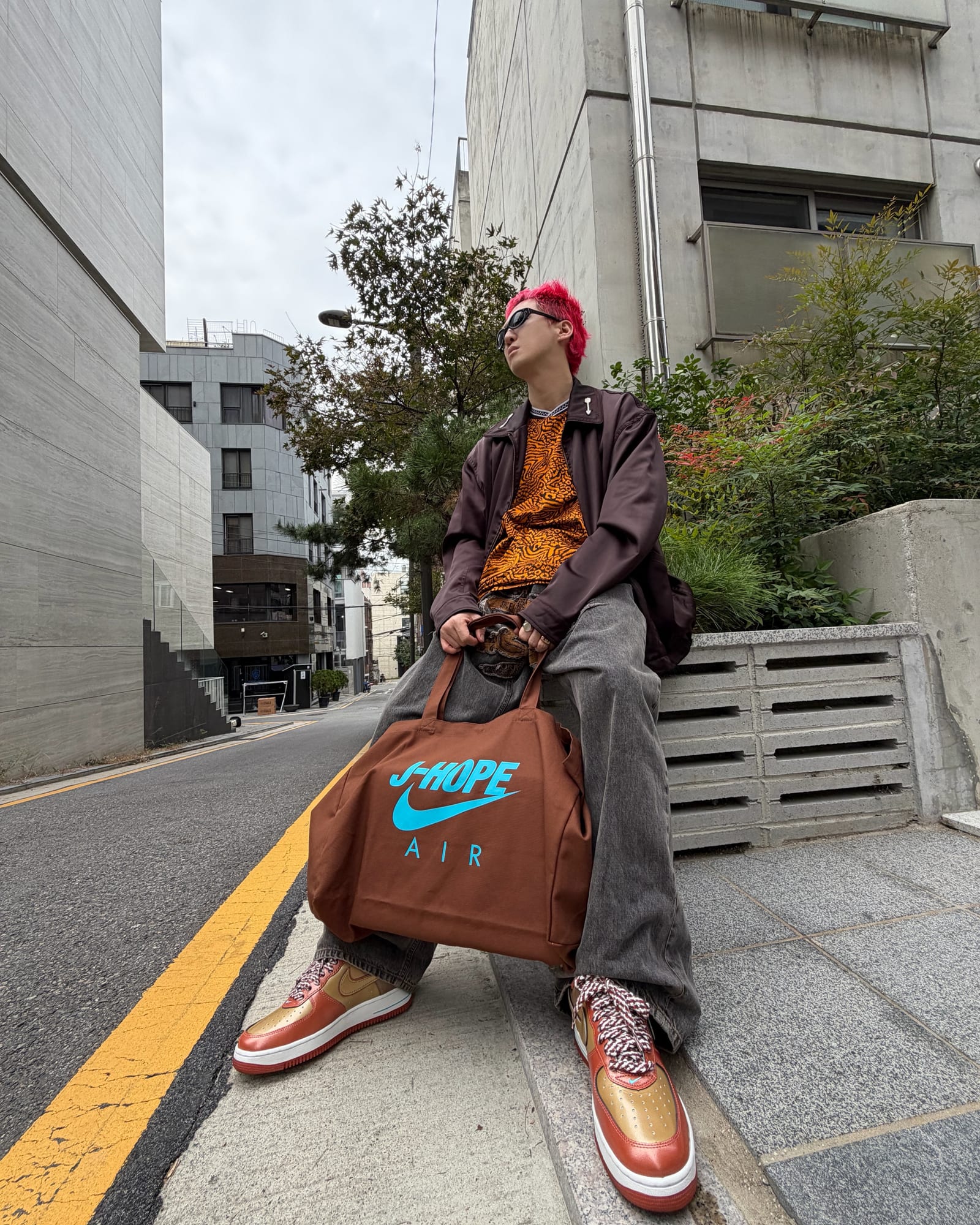나이키 × 니고 × 제이홉 에어 포스 1, 직접 신어봤다 — nike, Look 5