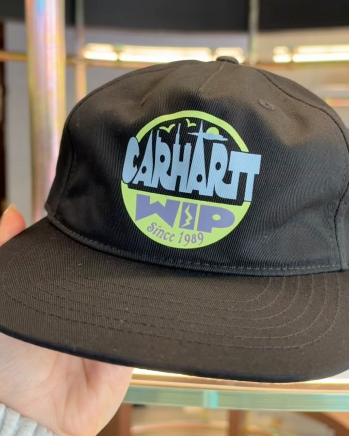 성수 검은색 4층 건물의 정체 — carhartt wip, Look 5