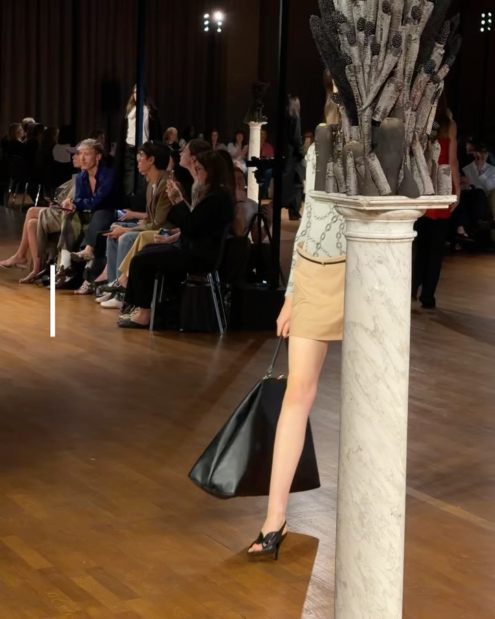쇼핑 카트가 패션이 되는 시대 — marie adam-leenaerdt, Look 6