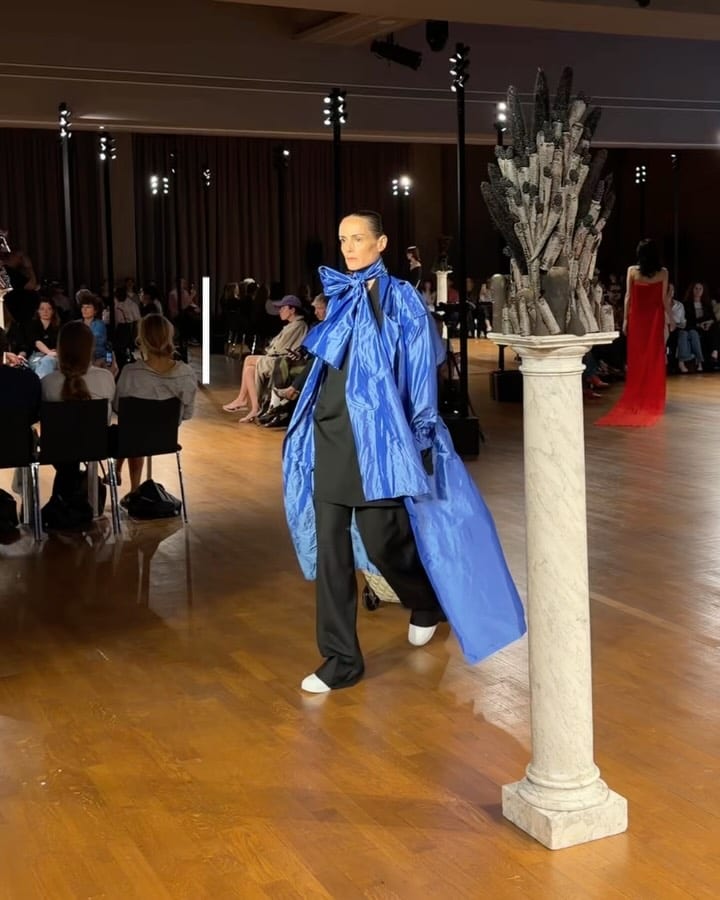 쇼핑 카트가 패션이 되는 시대 — marie adam-leenaerdt, Look 8
