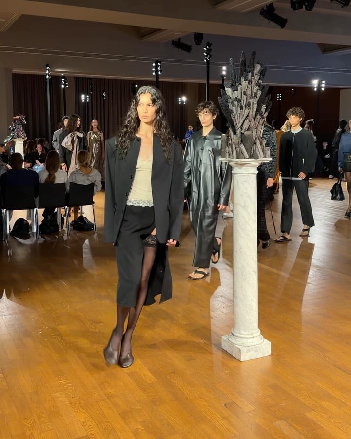 쇼핑 카트가 패션이 되는 시대 — marie adam-leenaerdt, Look 10