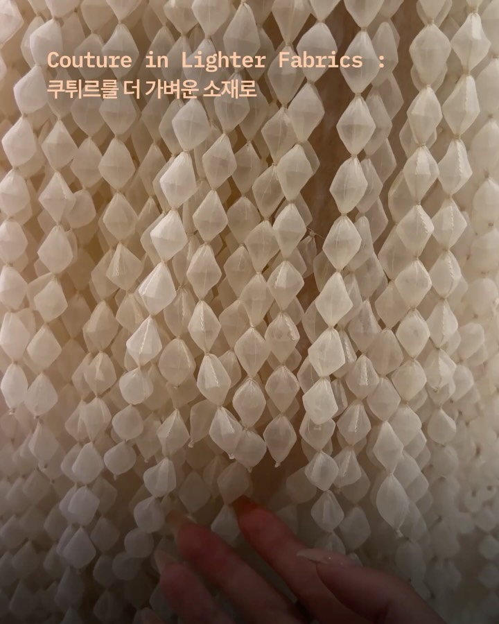 발렌시아가, 쿠튀르를 거리로 끌어내다 — balenciaga, Look 2