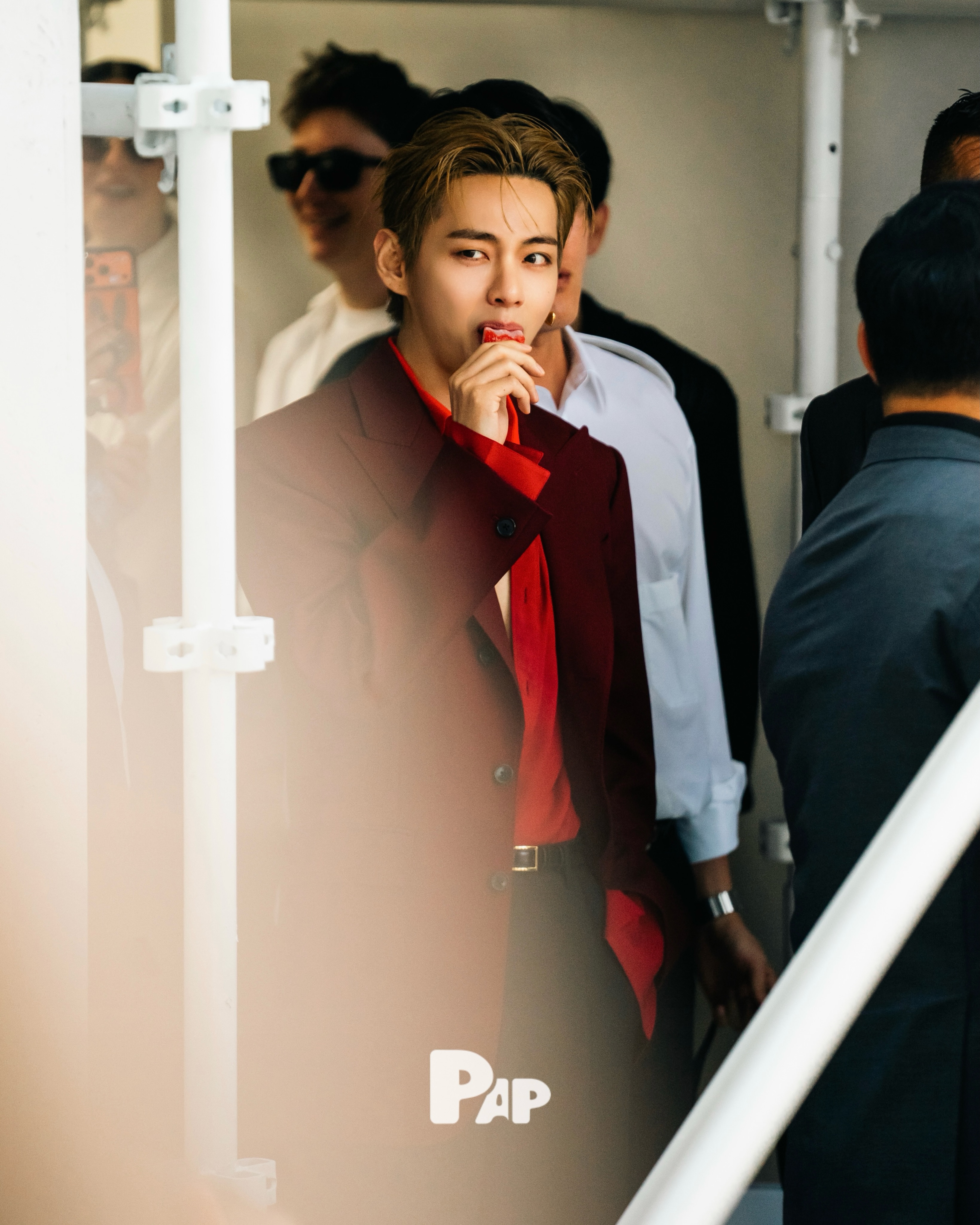방탄소년단 뷔, 셀린느 SS27 쇼 단독 포착 — PAP 현장 — Look 5