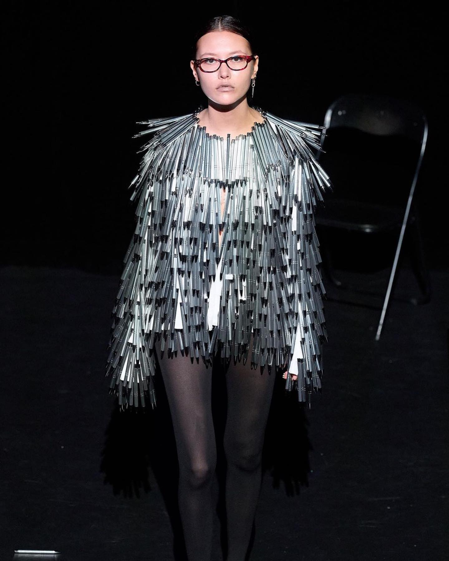펜이 주얼리가 되는 순간, 호다 코바의 24SS 컬렉션 — Look 4