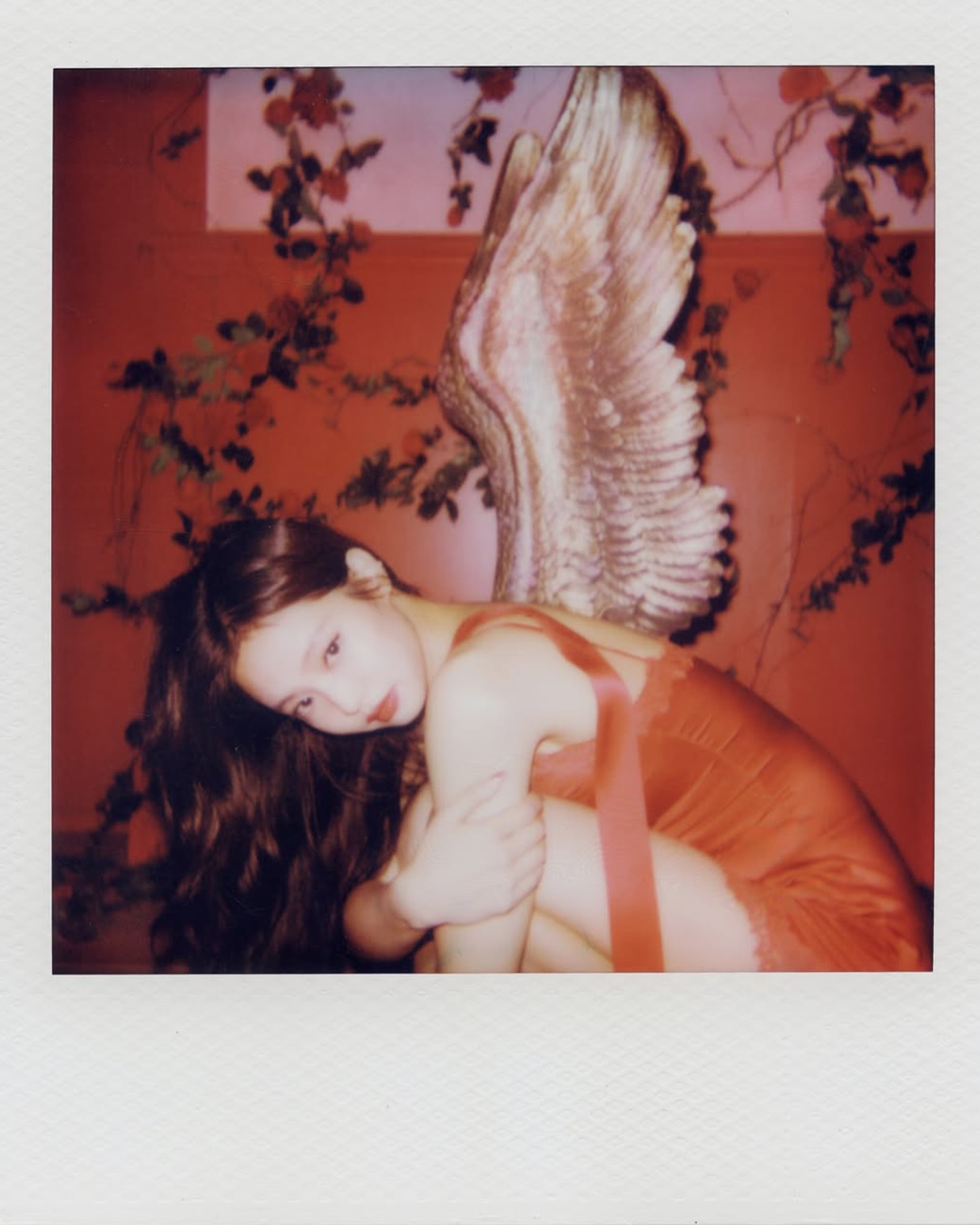 일주일 뒤 만날 제니의 새 앨범, Fallen Angel — Look 2