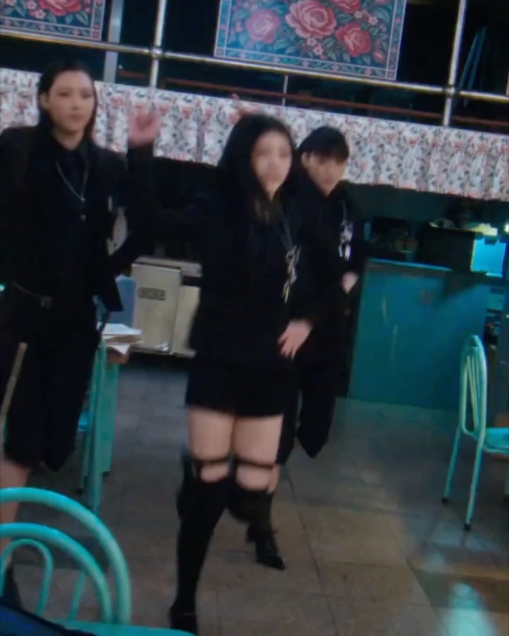 송강도 내 마음도 체포해 버린 아일릿 — illit, Look 2