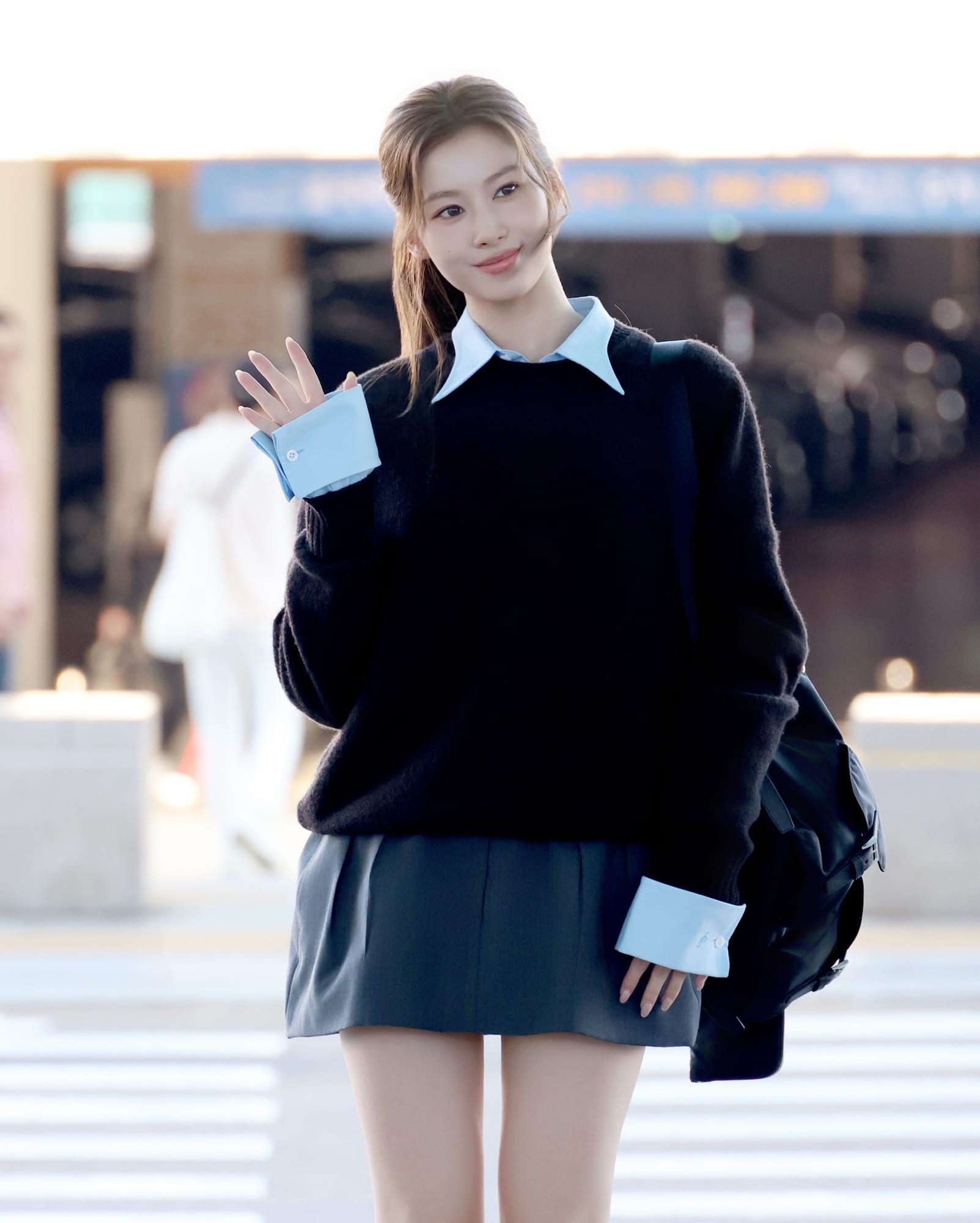 밀라노행 프라다 앰버서더, 공항부터 달랐다 — prada, Look 2