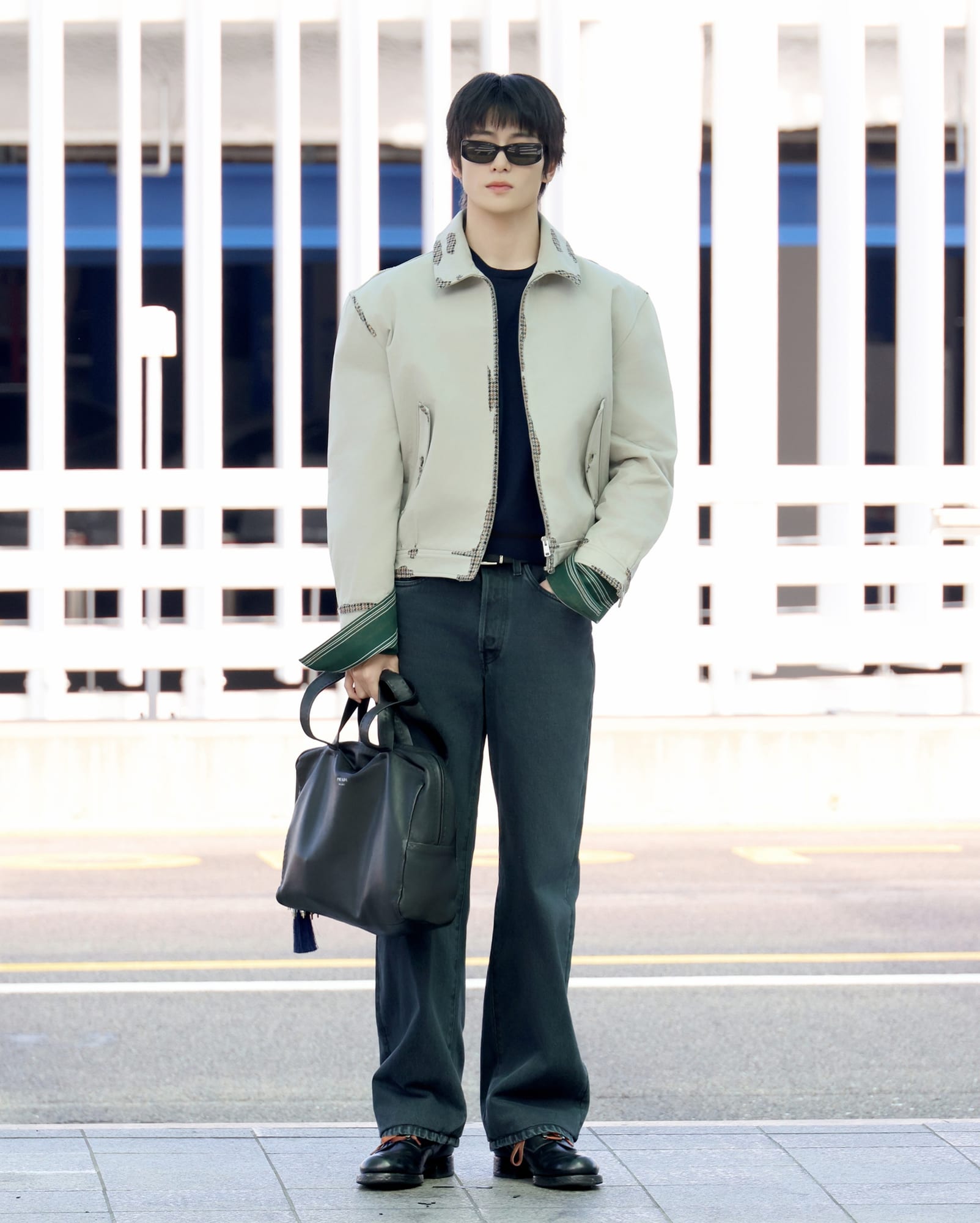 밀라노행 프라다 앰버서더, 공항부터 달랐다 — prada, Look 7