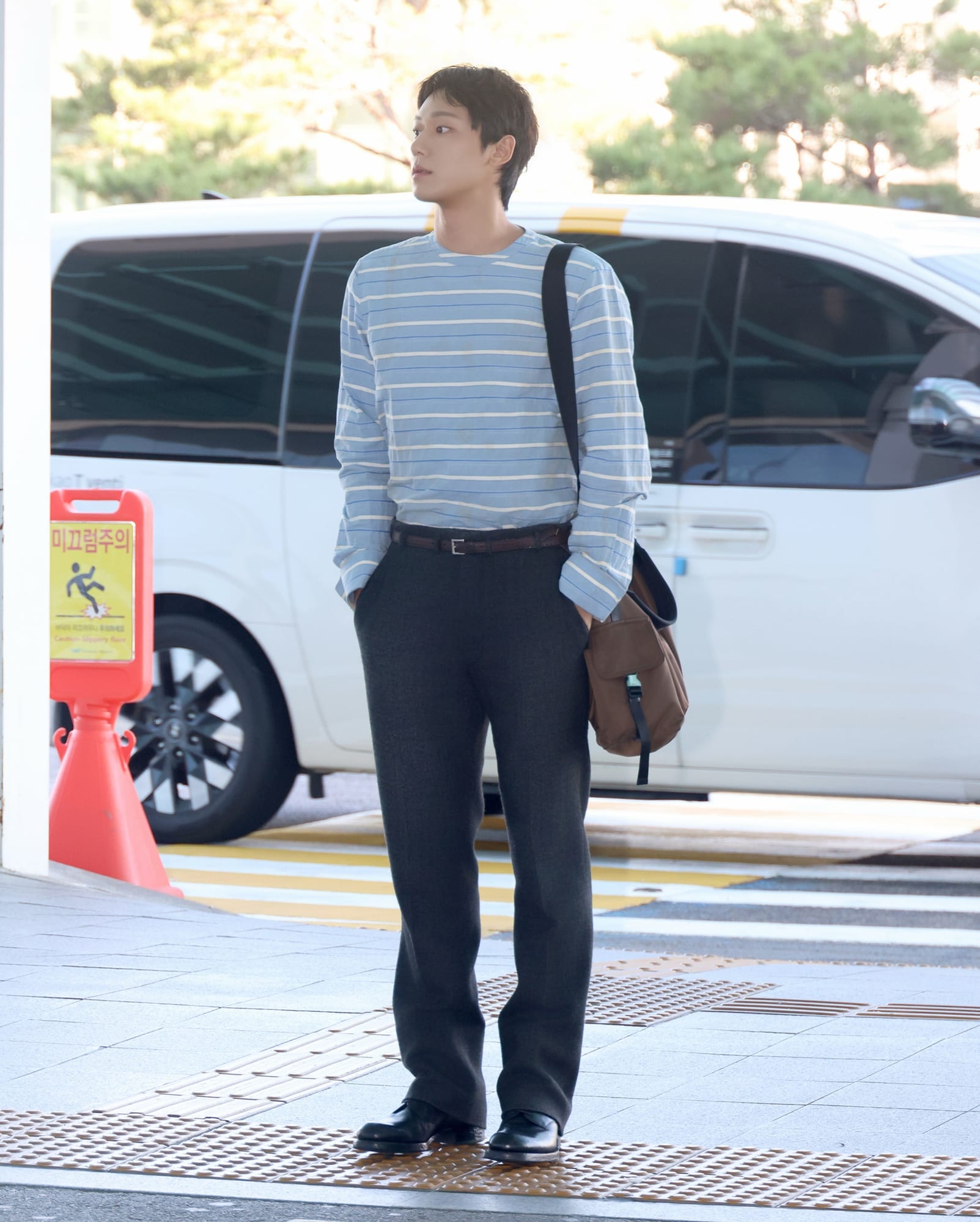 밀라노행 프라다 앰버서더, 공항부터 달랐다 — prada, Look 9