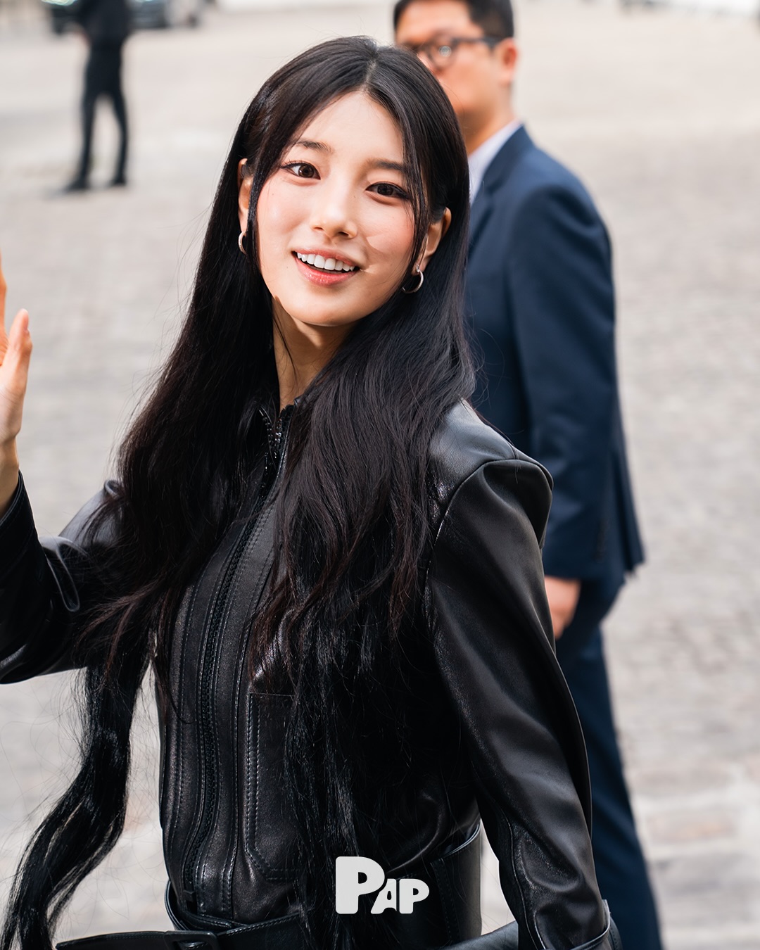 수지, 셀린느 쇼에서 선보인 올블랙 레더 룩 — Look 4