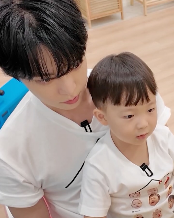 도영, 군 복무 중 조카 태하와의 다정한 일상 공개 — Look 3