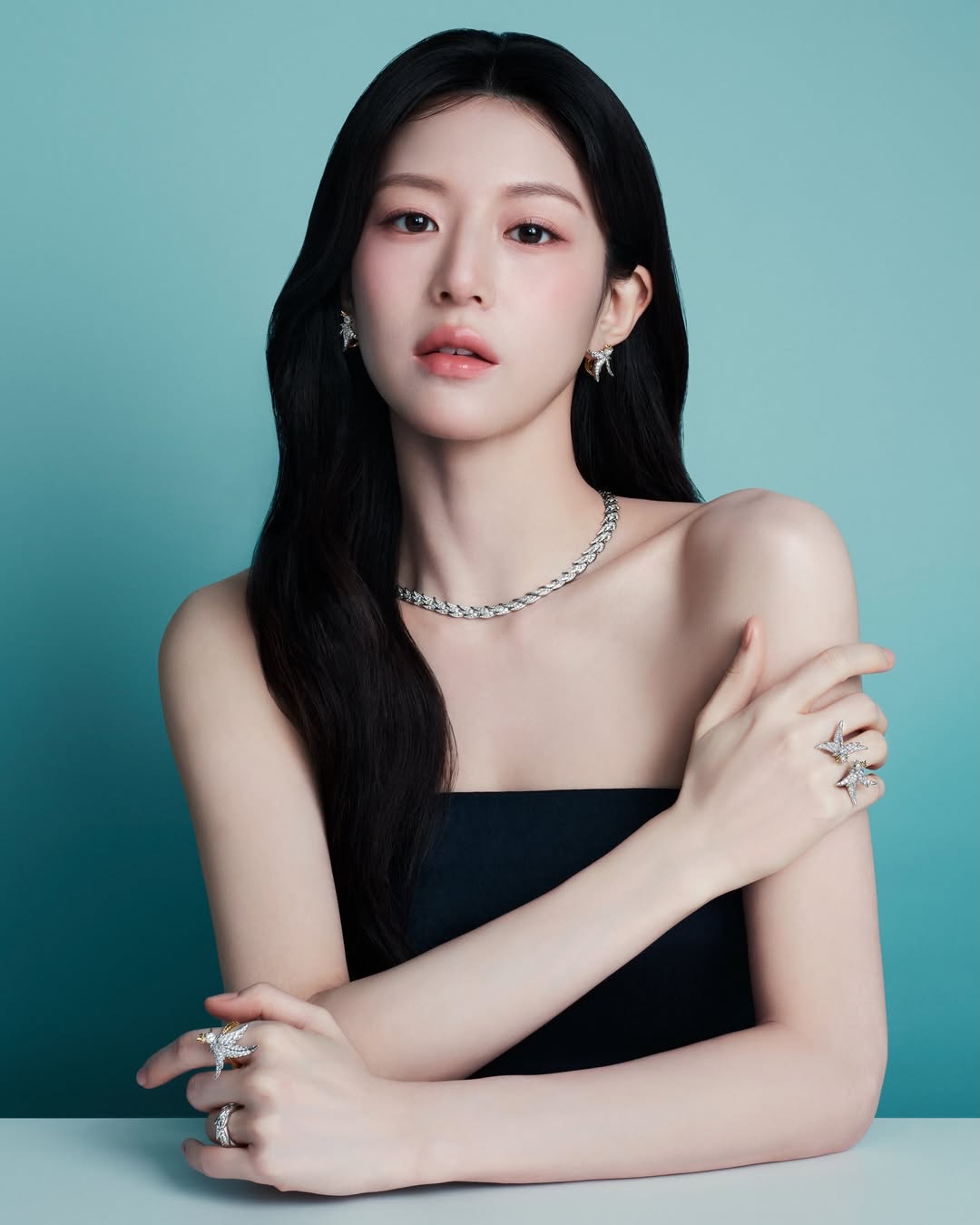 티파니가 고른 얼굴, 고윤정 — go youn jung, Look 3