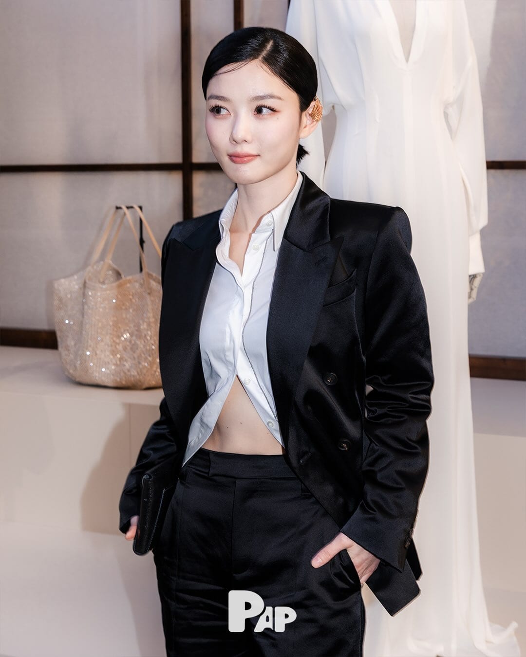 김유정, 밀라노서 본 쿠치넬리의 '조용한 럭셔리' — kim you-jung, Look 6