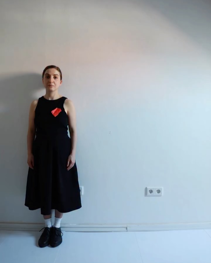 베네라 카자로바, 옷이 아닌 감정의 언어를 짓는 아티스트 — Look 2