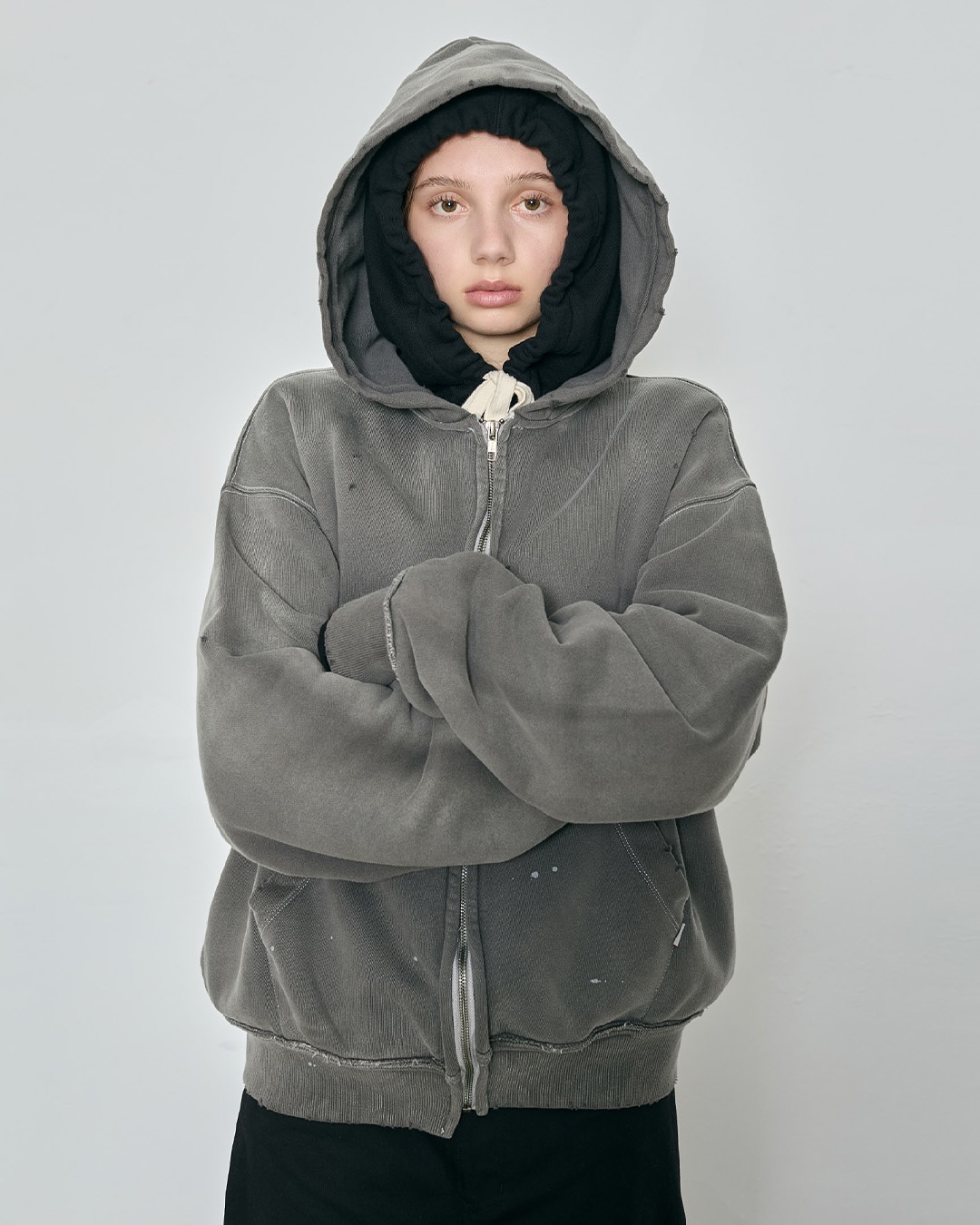 침묵이 말하는 옷, 아노니모아노니마 25FW — Look 5
