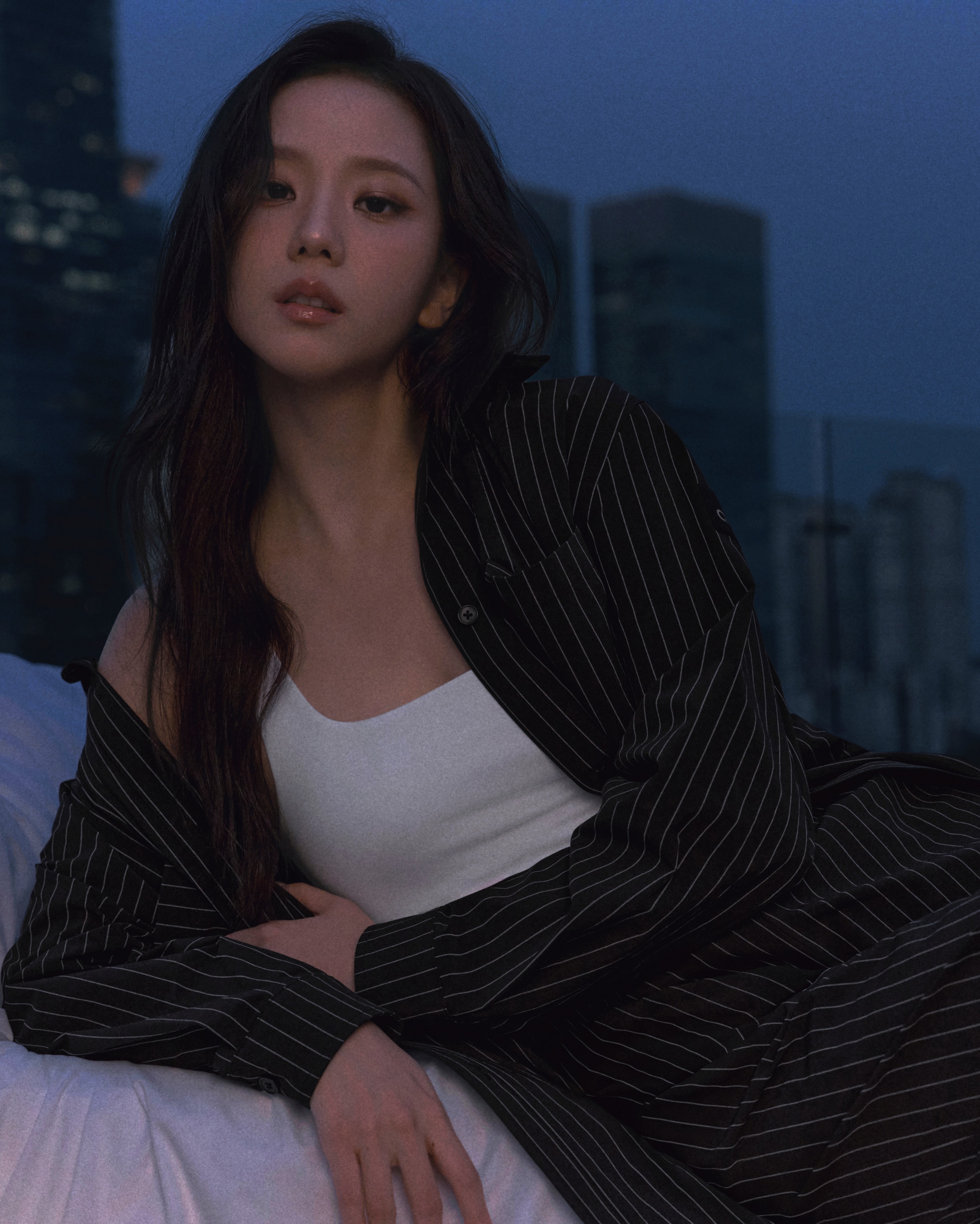스포트라이트 밖에서도, 지수답게 — Look 7
