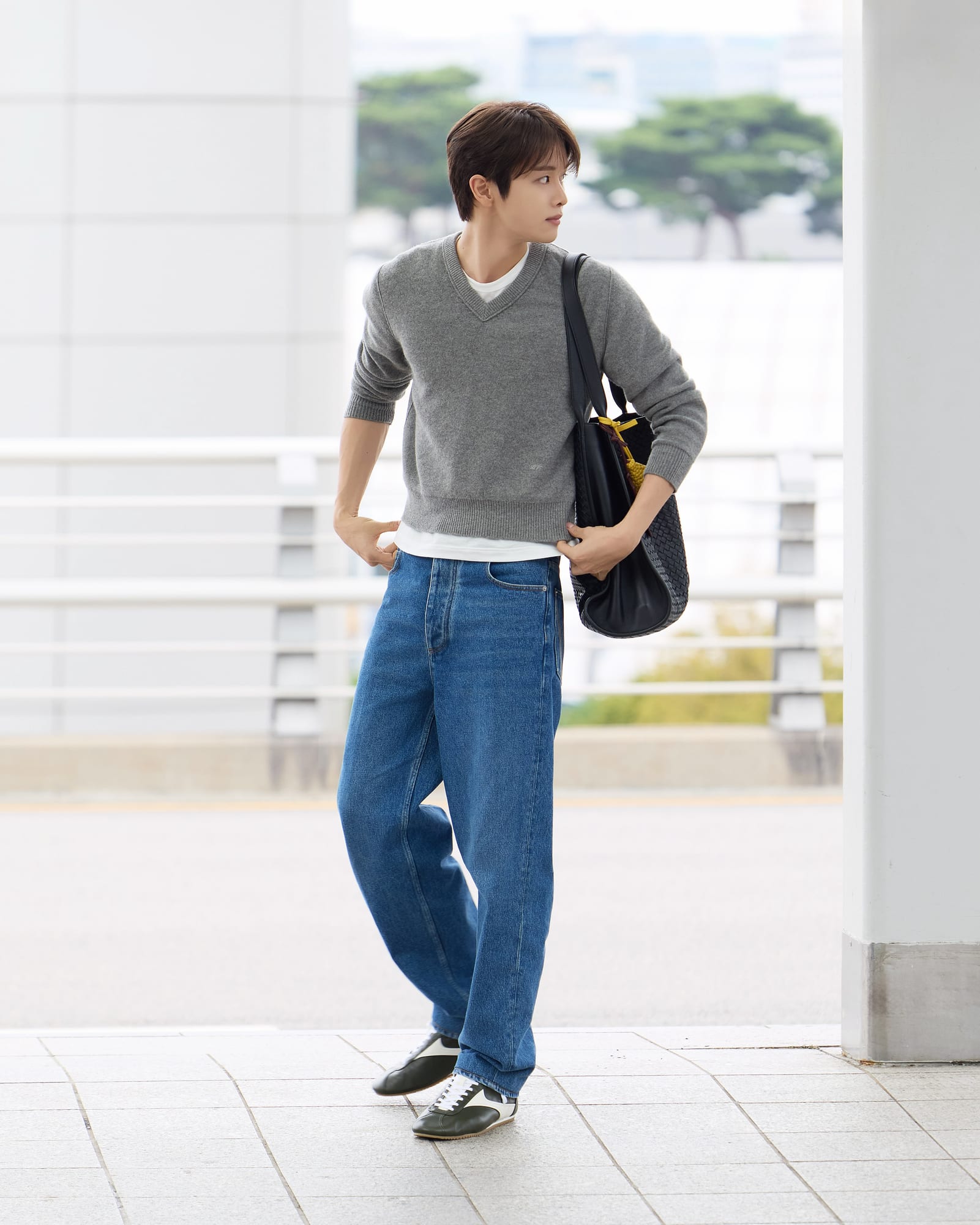 성찬은 보테가도 꽤 느슨하게 입는다 — bottega veneta, Look 2
