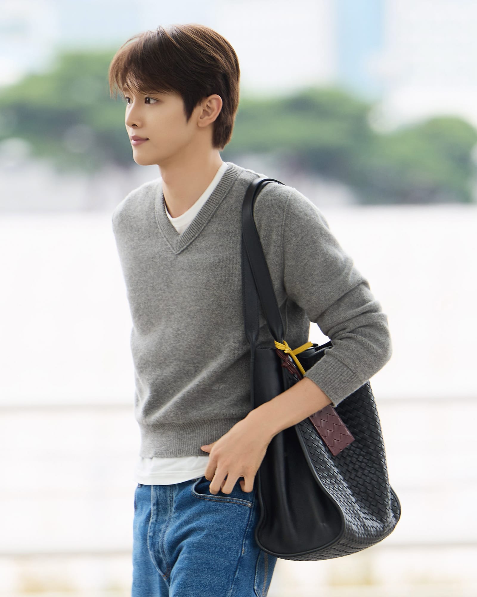성찬은 보테가도 꽤 느슨하게 입는다 — bottega veneta, Look 3