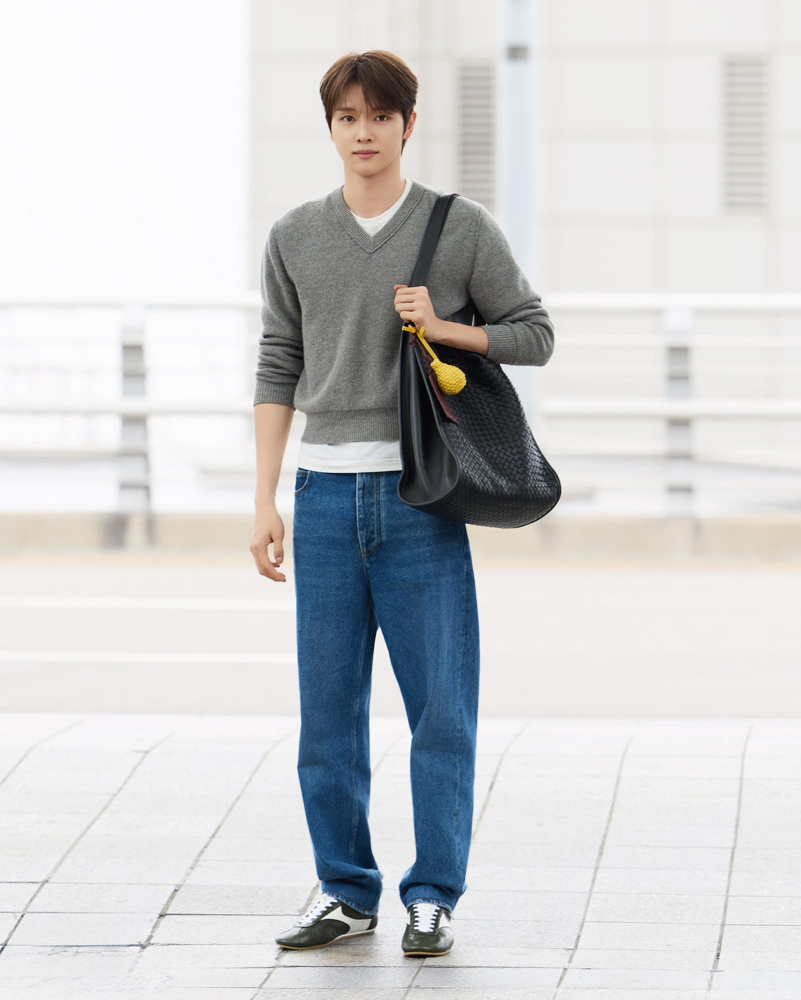 성찬은 보테가도 꽤 느슨하게 입는다 — bottega veneta, Look 4