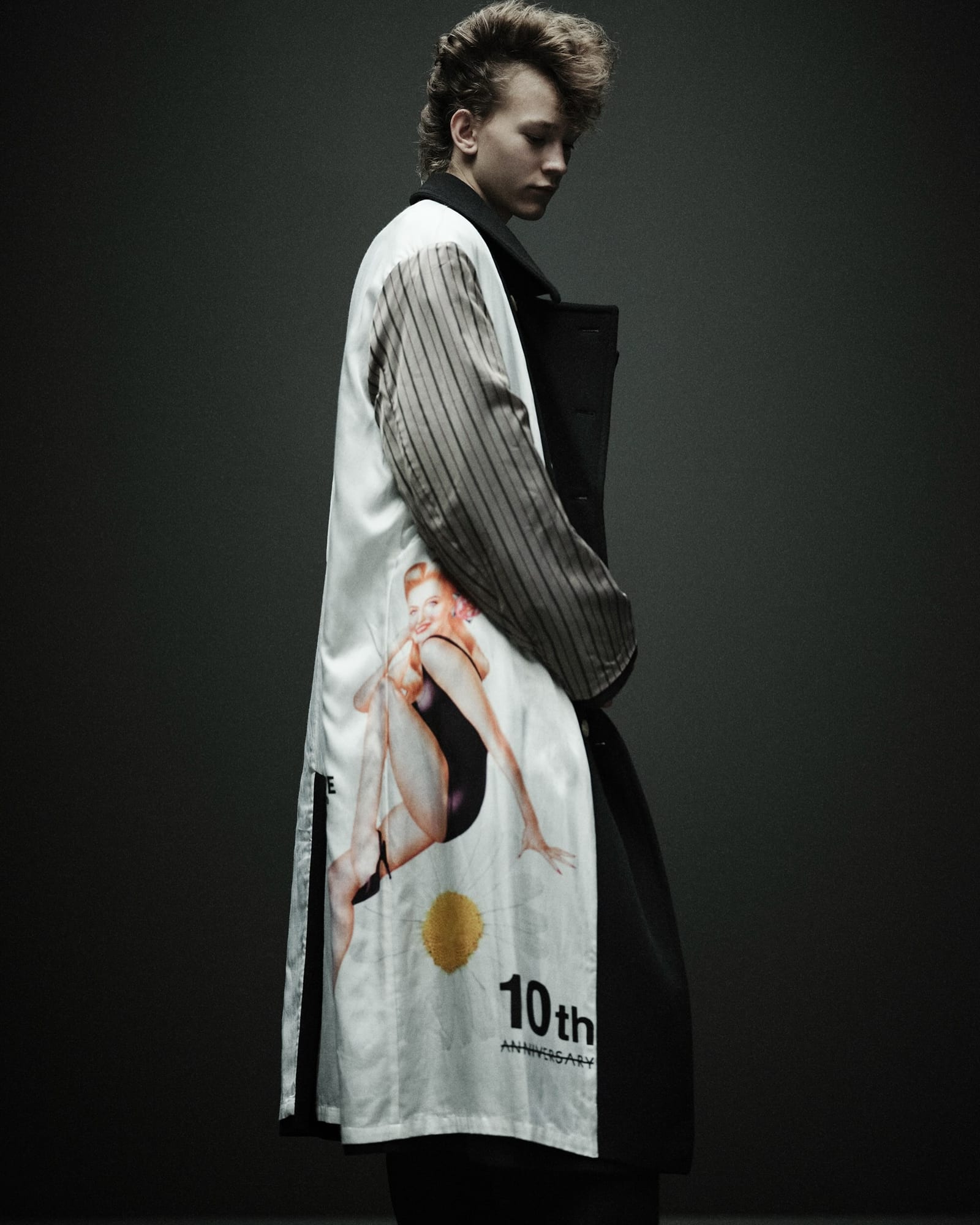 데이지 위에 핀업 걸이 앉았다 — peaceminusone, Look 7