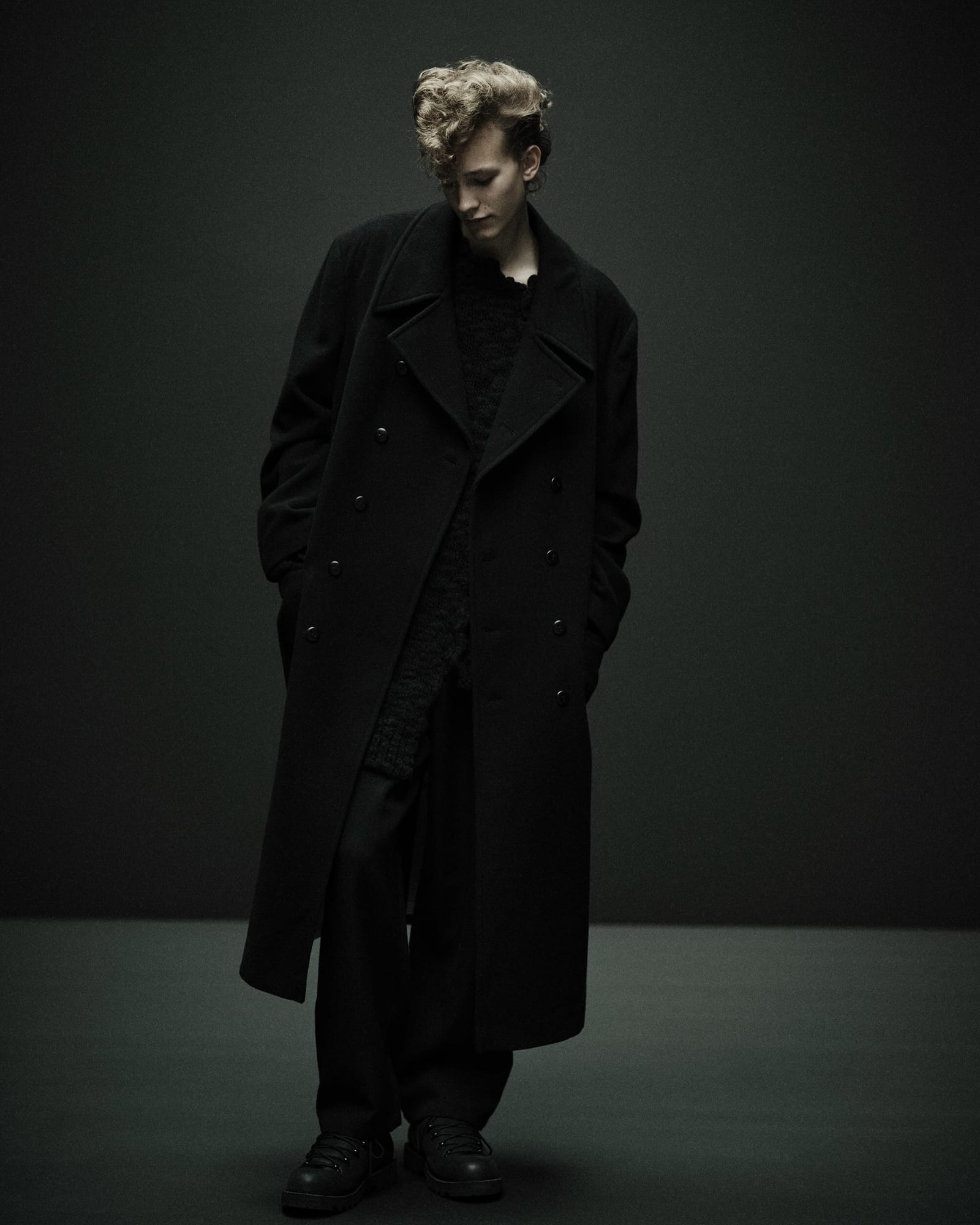 데이지 위에 핀업 걸이 앉았다 — peaceminusone, Look 8