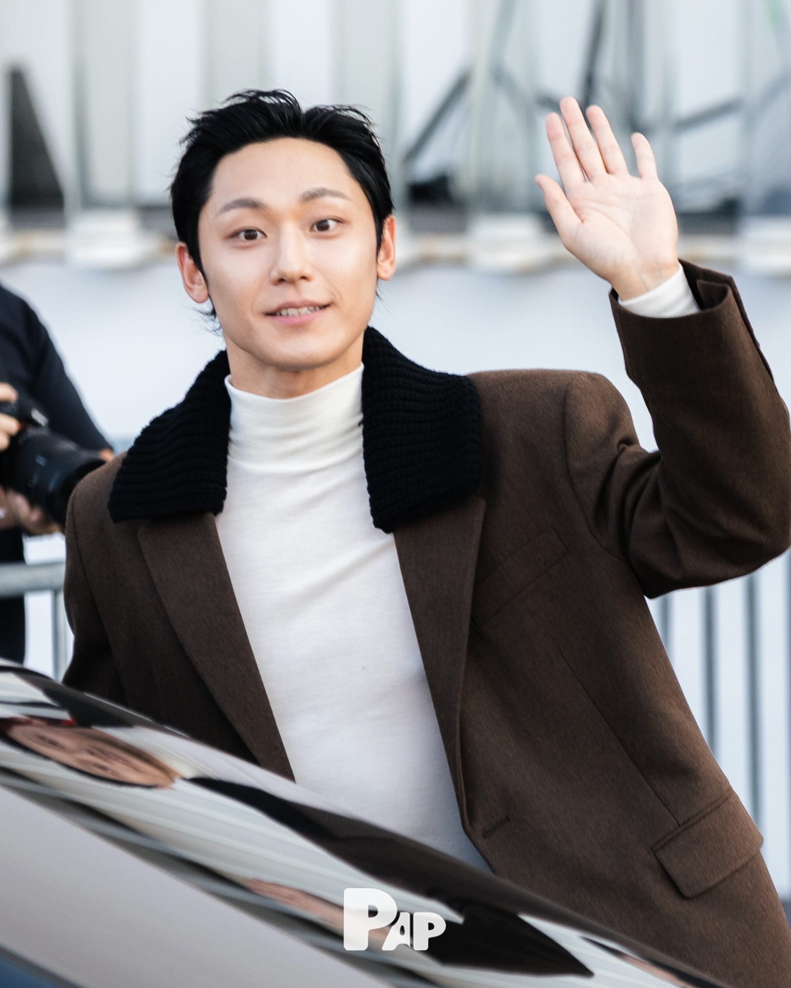 이도현, 밀라노 햇살 속 프라다 쇼장에서 — lee do-hyun, Look 3
