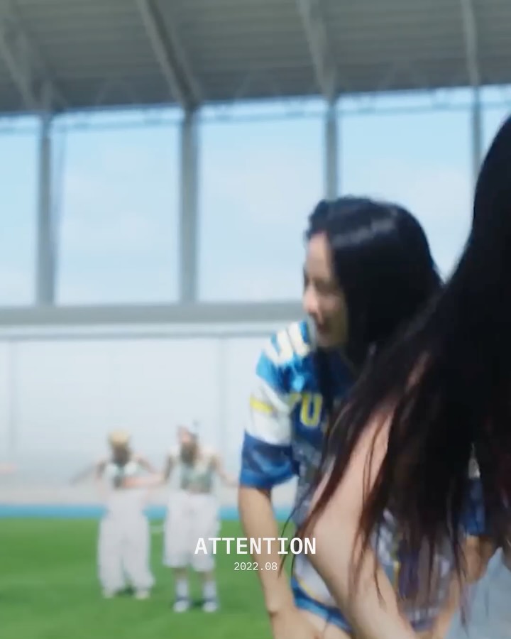 뉴진스를 다시 재생해야 할 시간, 데뷔 4주년 기념 아카이브 — Look 2