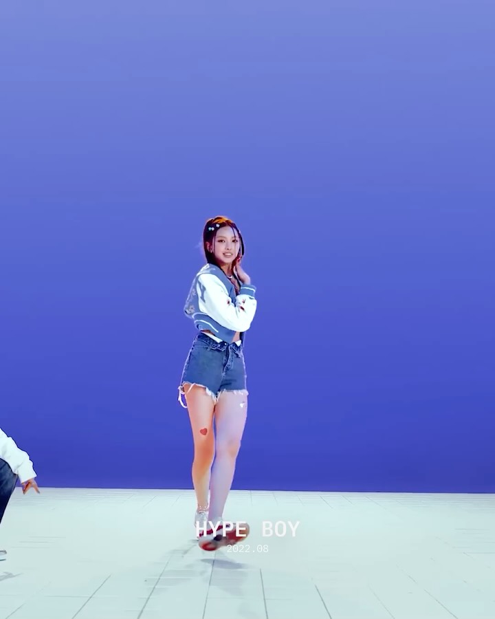 뉴진스를 다시 재생해야 할 시간, 데뷔 4주년 기념 아카이브 — Look 3