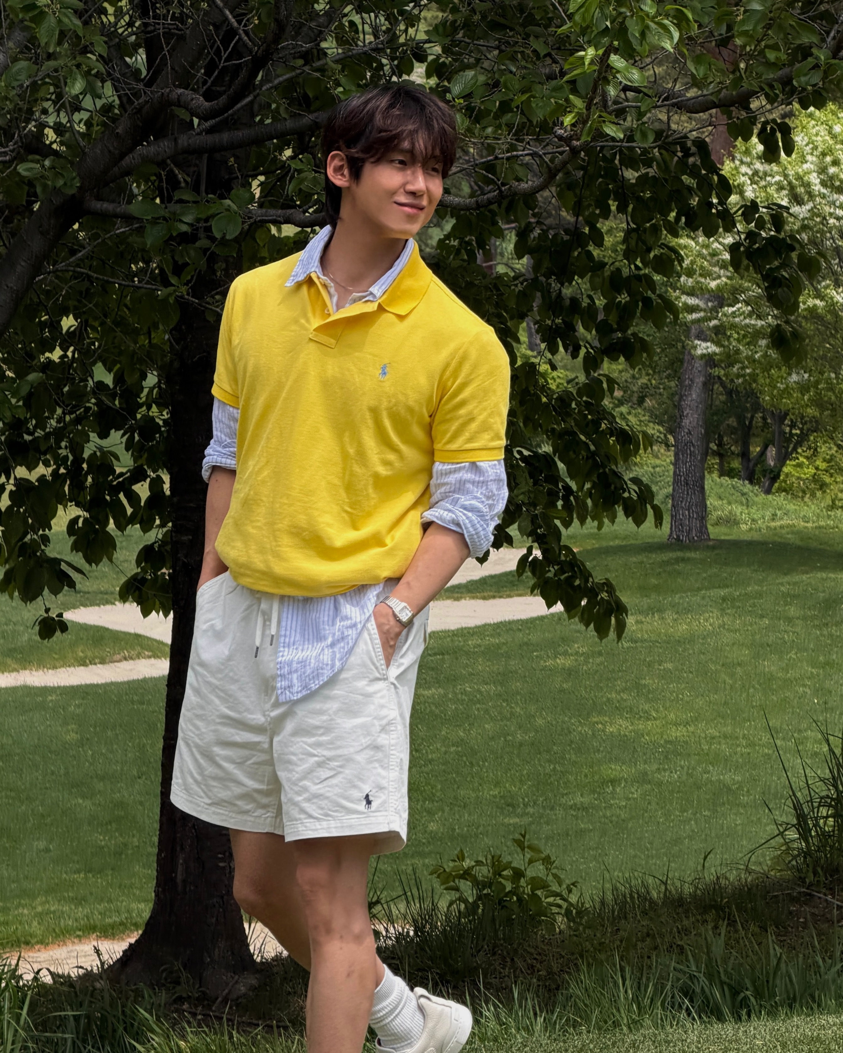 여름엔 클래식도 가볍게, 리넨 셔츠의 귀환 — Look 5