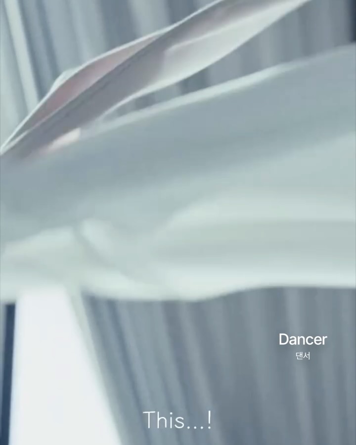 스트레이 키즈, 기묘한 세계관 담은 신보 'THIS & THAT' 트레일러 공개 — Look 8