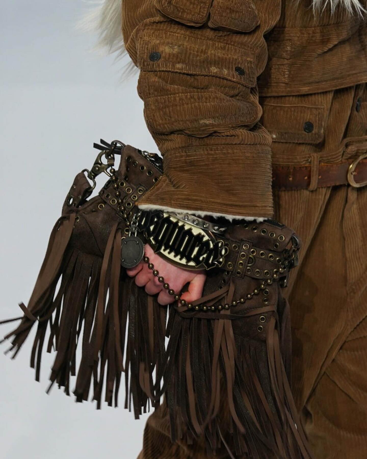 디스퀘어드2, 쌍둥이 컨셉의 24FW 런웨이로 밀라노를 사로잡다 — Look 10