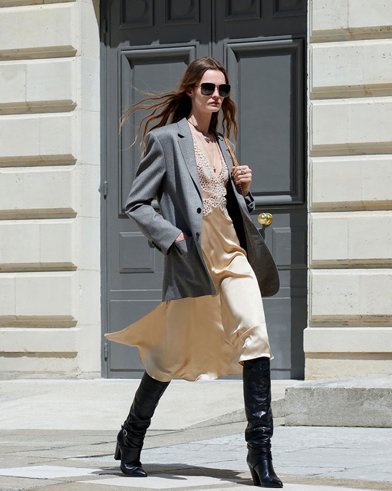 셀린느, 도서관을 런웨이로 만든 세련된 반항 — Look 5