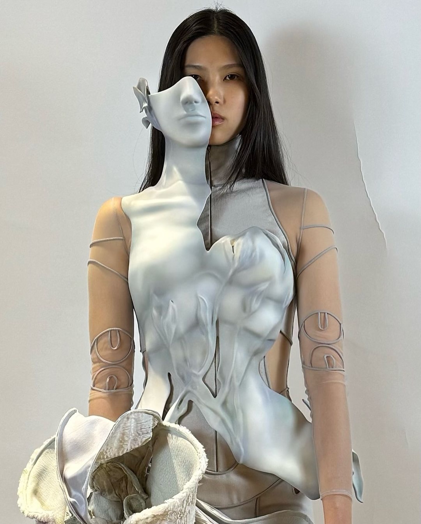 로봇과 천사의 만남, Lynx Ziqi의 파슨스 MFA 2024 컬렉션 — Cover