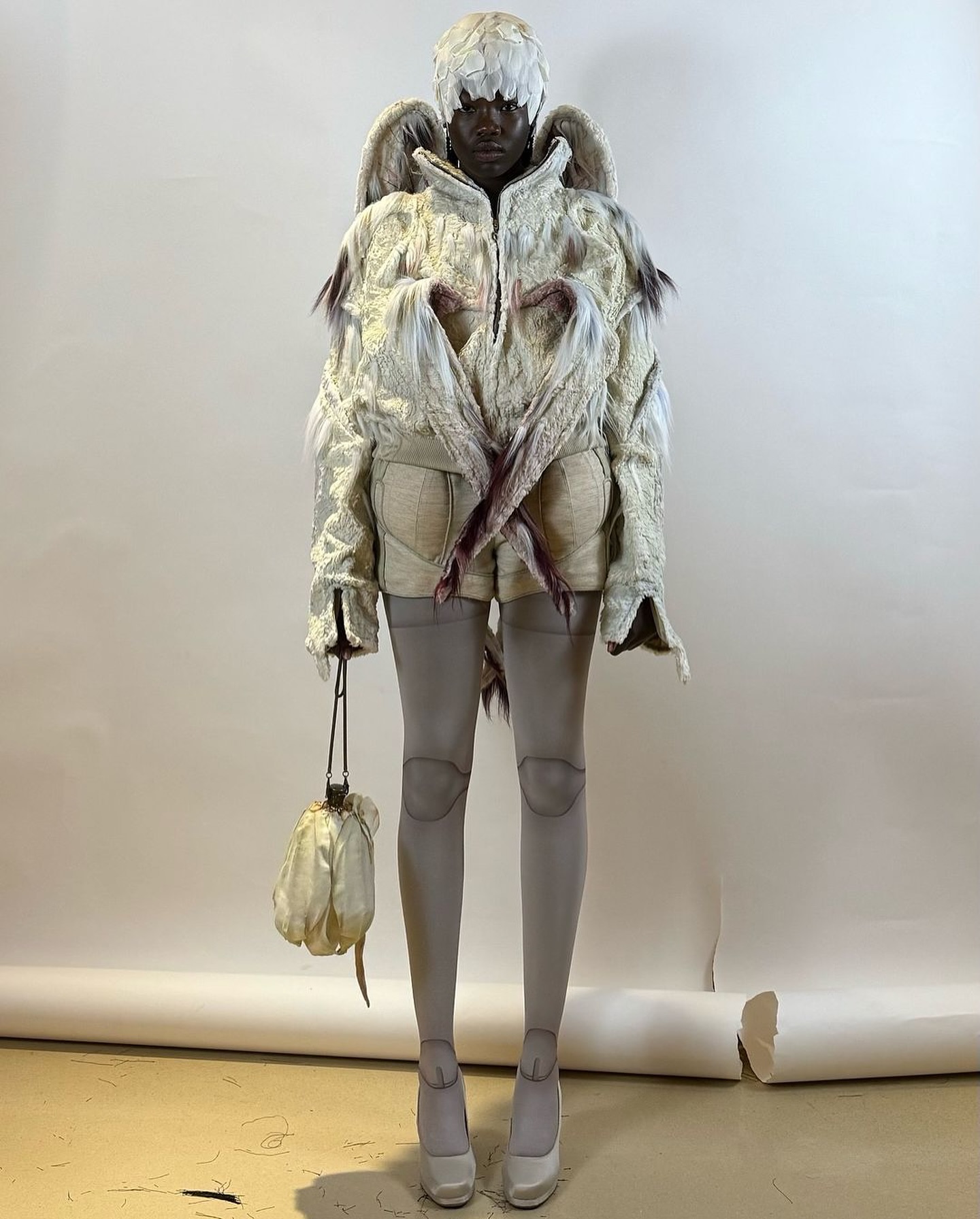 로봇과 천사의 만남, Lynx Ziqi의 파슨스 MFA 2024 컬렉션 — Look 6