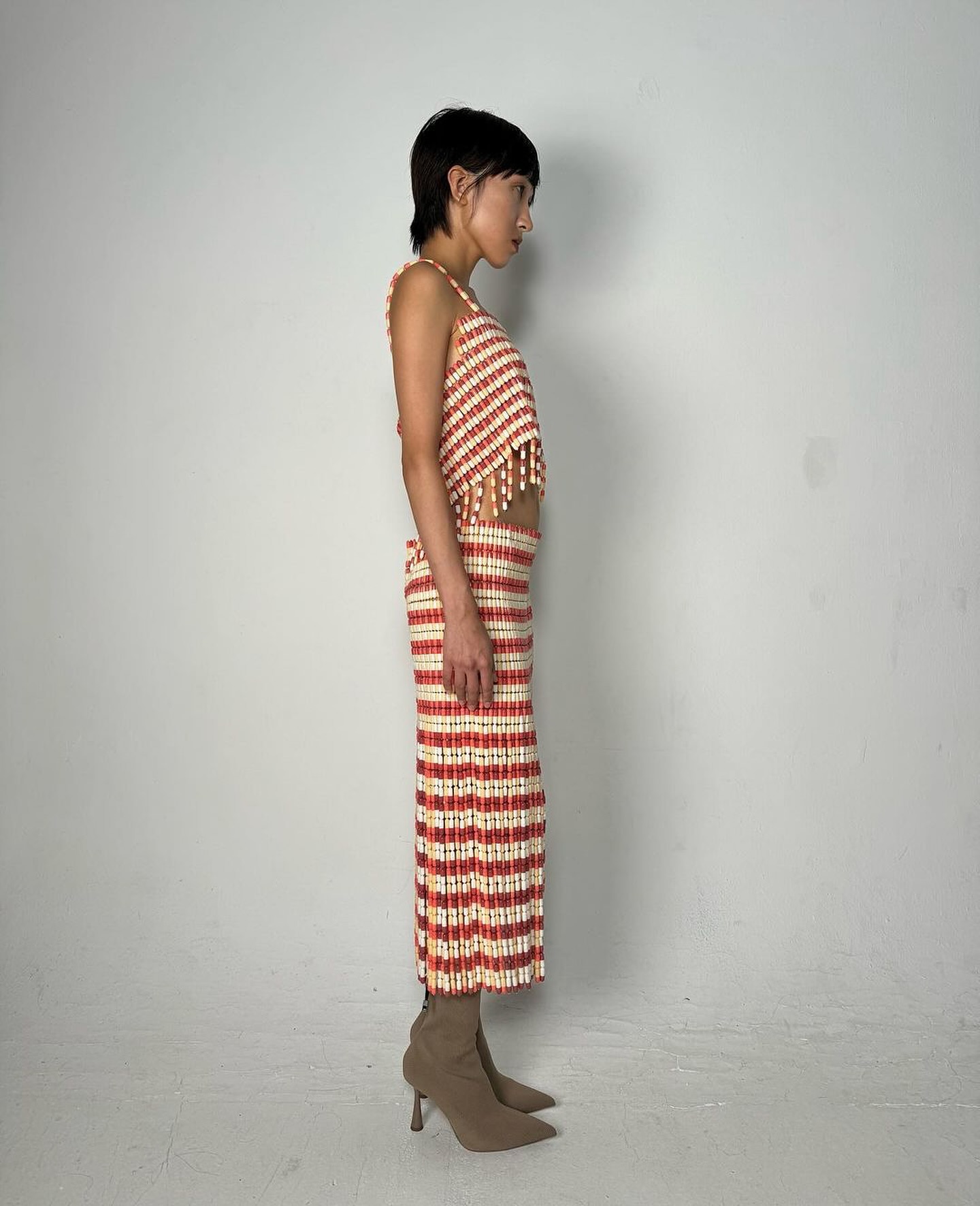 런던 패션 칼리지 졸업생, 알약으로 만든 혁신적 디자인 선보여 — Look 4